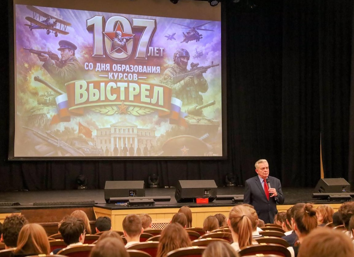 На днях дважды провел лекцию для стилистов